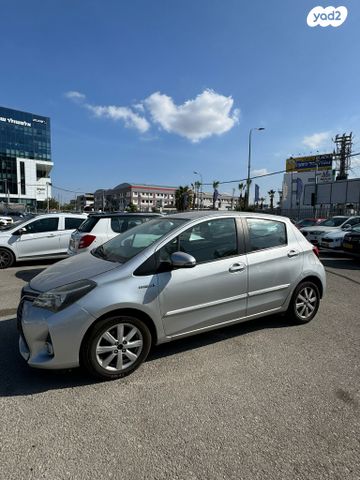 טויוטה יאריס