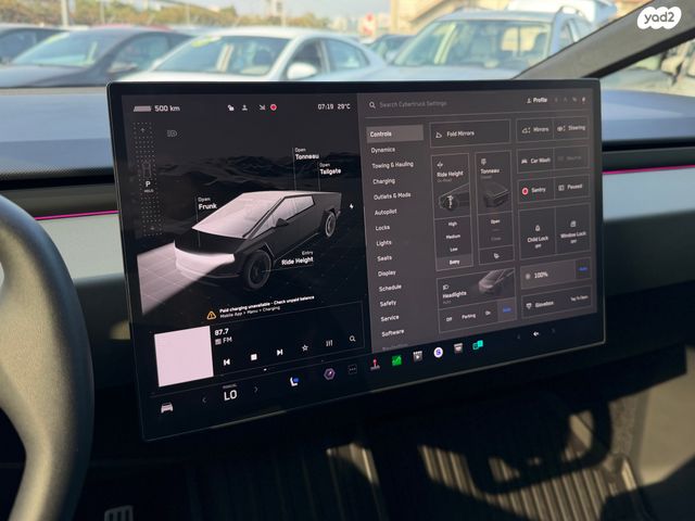 טסלה סייבטראק