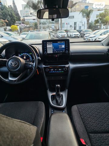 טויוטה יאריס קרוס