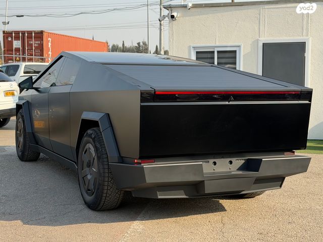 טסלה סייבטראק