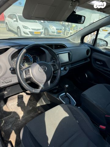 טויוטה יאריס