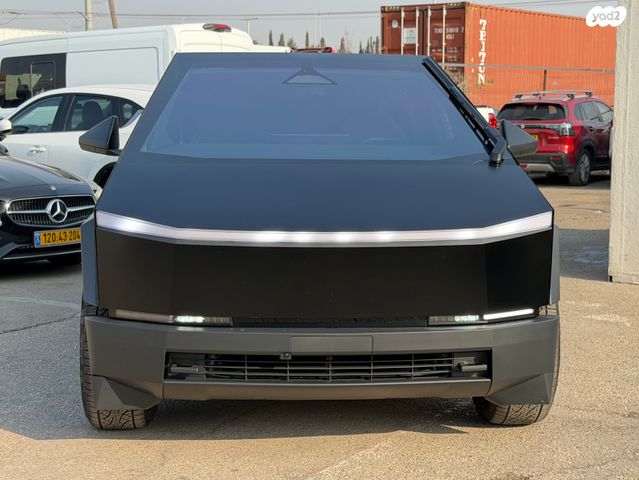 טסלה סייבטראק