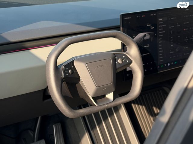 טסלה סייבטראק