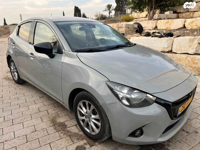 מודעת רכב מאזדה 2