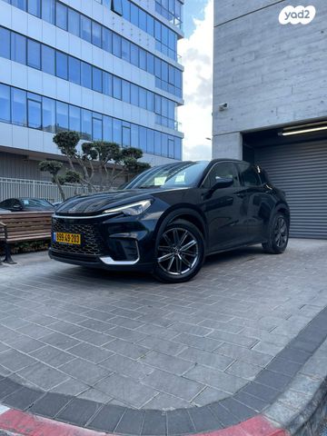 מודעת רכב לקסוס  LBX