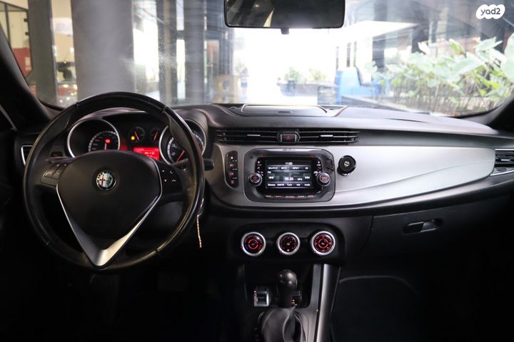 אלפא רומיאו ג'ולייטה