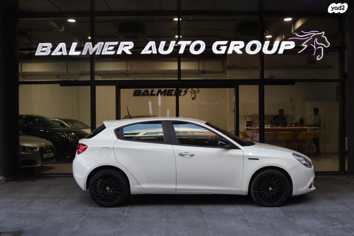 אלפא רומיאו ג'ולייטה