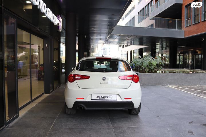 אלפא רומיאו ג'ולייטה