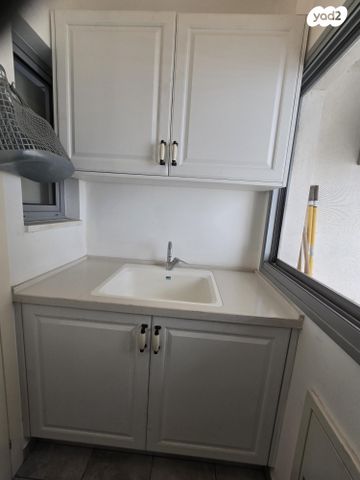 דירת גן, מעלה עמוס 1, יד בנימין, יד בנימין