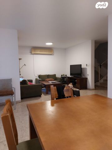 דו משפחתי, שנת היובל 114, גיל עמל, הוד השרון