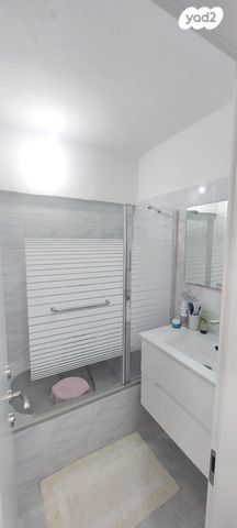 דירה, התנאים 1, ג'סי כהן, חולון