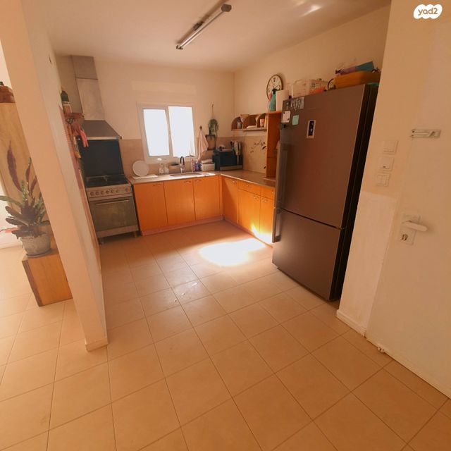 דירת גן, דרך אפרתה 7, רובע ד', אריאל