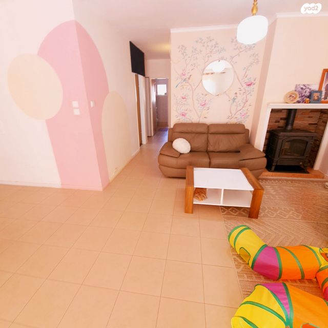 דירת גן, דרך אפרתה 7, רובע ד', אריאל