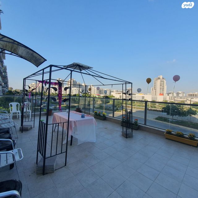 גג/ פנטהאוז, שדרות הרצל 5, נאות שמיר, יבנה