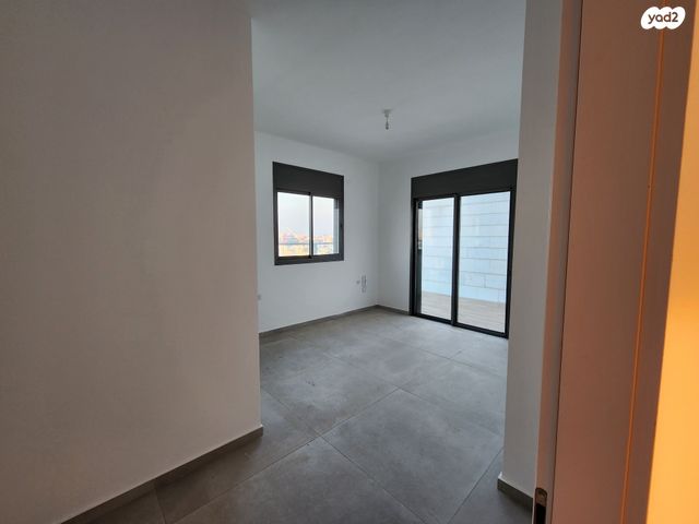 גג/ פנטהאוז, סנפיר 2, נווה חן, תל אביב יפו