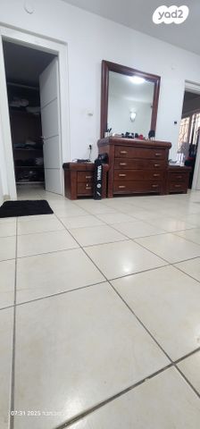 דירה, המרווה 3, צמח השדה, מעלה אדומים