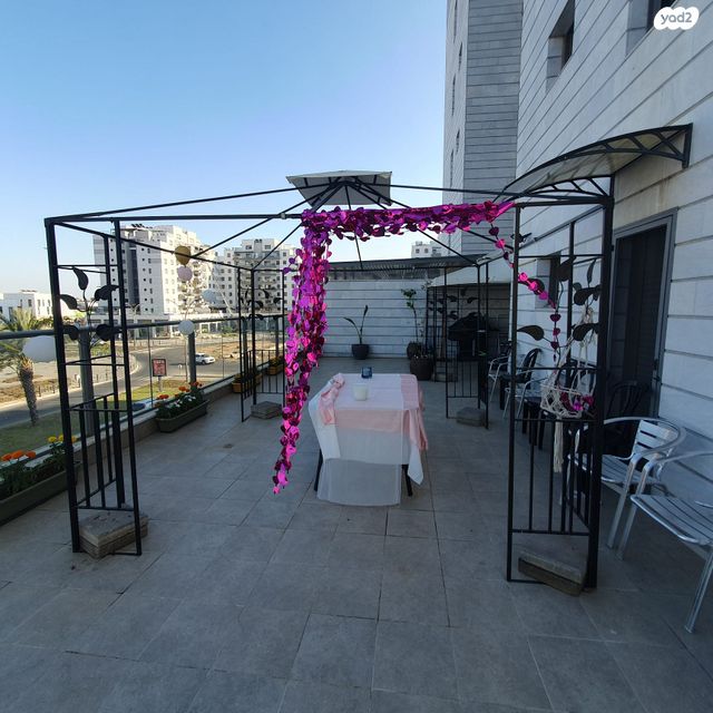 גג/ פנטהאוז, שדרות הרצל 5, נאות שמיר, יבנה