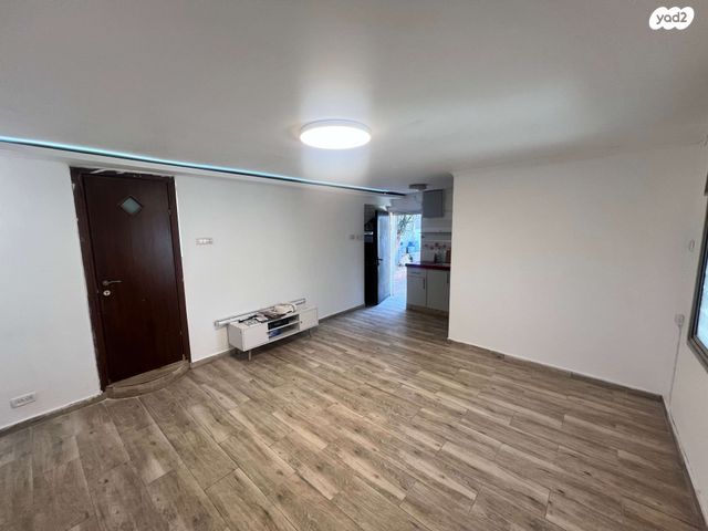 קיבוץ גלויות 13