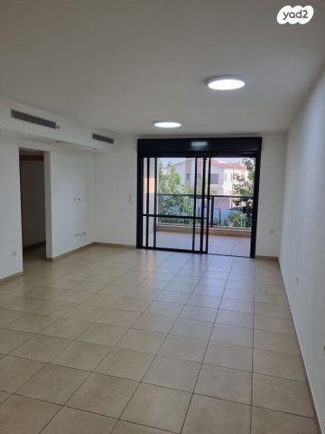 דירה, שדרות רפאל סויסה 10, בר לב, מזכרת בתיה