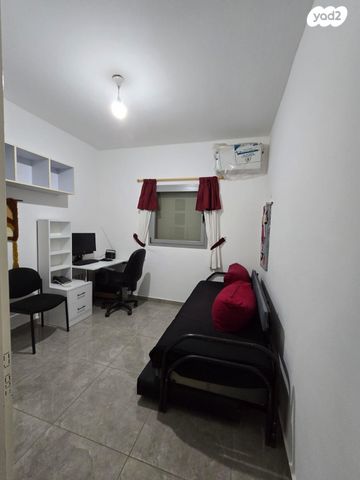 דירת גן, מעלה עמוס 1, יד בנימין, יד בנימין