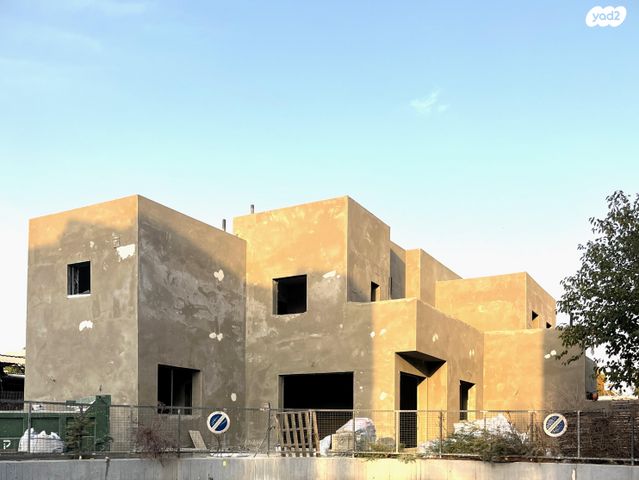 דו משפחתי, לח"י 22, שאר העיר, כפר תבור