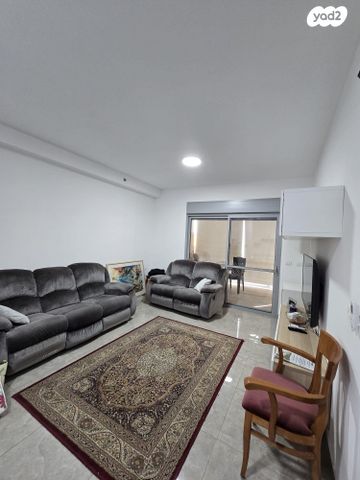 דירת גן, מעלה עמוס 1, יד בנימין, יד בנימין