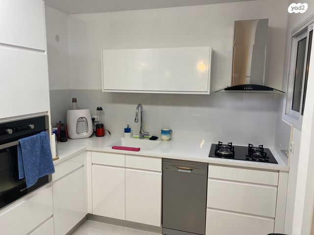 דירה, משה שרת 20, קרית שרת מערב, חולון