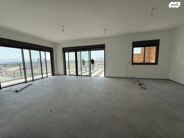 גג/ פנטהאוז, אהוד מנור 1, נאות אפק, אפקה, קרית ביאליק