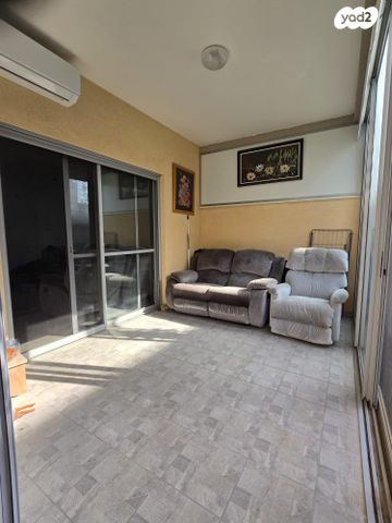 דירת גן, מעלה עמוס 1, יד בנימין, יד בנימין