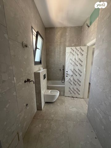 גג/ פנטהאוז, אהוד מנור 1, נאות אפק, אפקה, קרית ביאליק