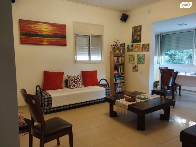 שדרות ג'יימס דה רוטשילד 63