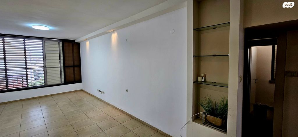 דירה, י"א באדר 4, נגבה, רמת גן