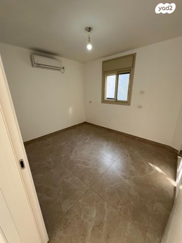 יחידת דיור, מגינים 22, המושבה, גדרה