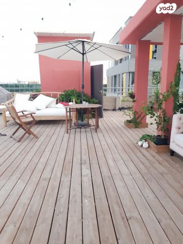 סטודיו/ לופט, תושיה 10, מונטיפיורי, הרכבת, תל אביב יפו