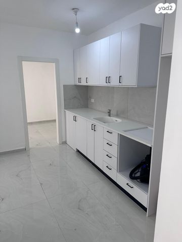 דירה, הרצל 140, ג' / מרכז מזרח העיר, רחובות