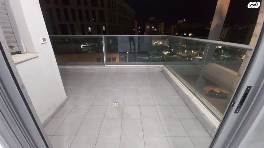 דירה, טופז 24, אבני חן, חריש