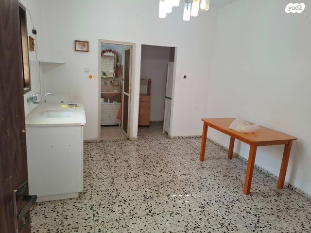 דרך מנחם בגין 66