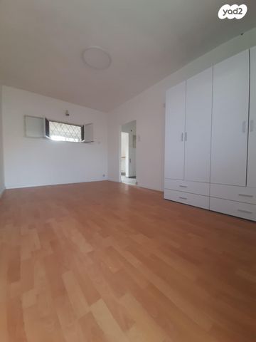 דירת גן, טרומן 4, גני אילן, קרית אונו