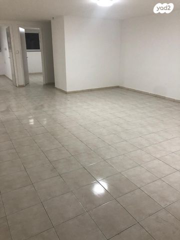 דירה, הרב קוק 5, שכונת האוצר, חדרה