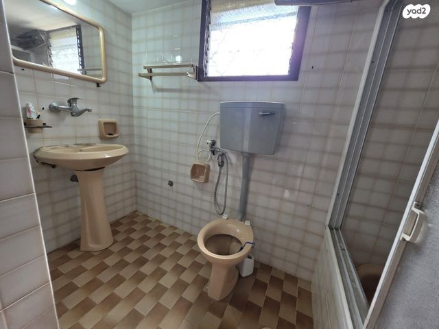 דירת גן, יצחק שדה, קרית אתא