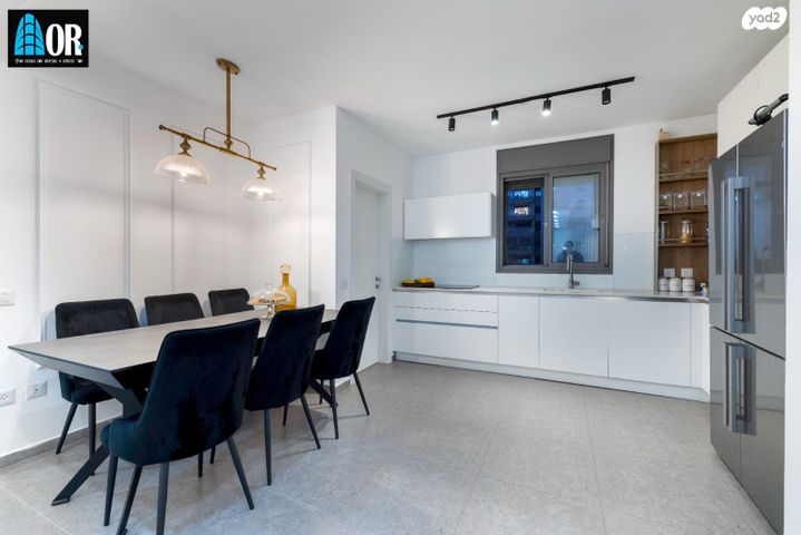 דירה, דליה רביקוביץ, נאות שמיר, יבנה