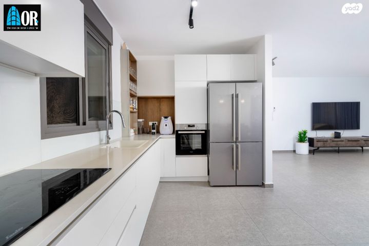 דירה, דליה רביקוביץ, נאות שמיר, יבנה