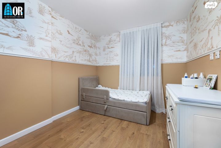 דירה, דליה רביקוביץ, נאות שמיר, יבנה