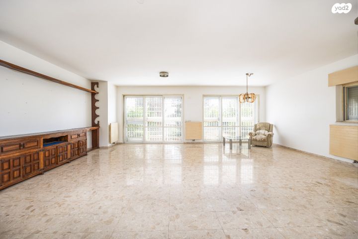 דירת גן, הרב עוזיאל, בית וגן, ירושלים