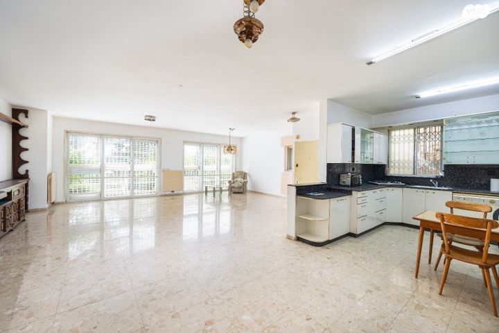 דירה, הרב עוזיאל, בית וגן, ירושלים