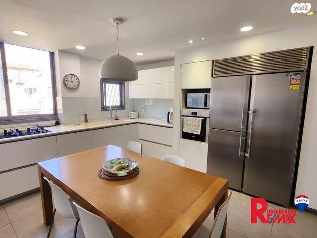 גג/ פנטהאוז, קדושי קהיר 26, נאות רחל, חולון