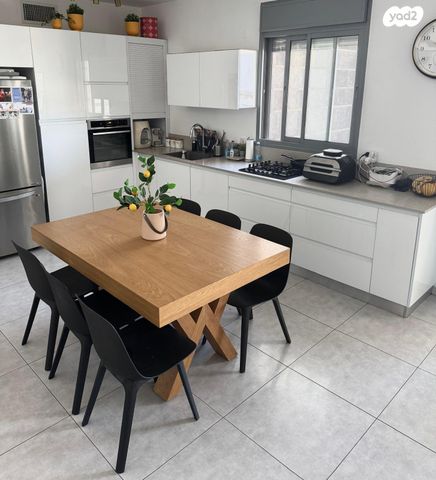 דירה, שייקה אופיר, פסגות אפק, ראש העין