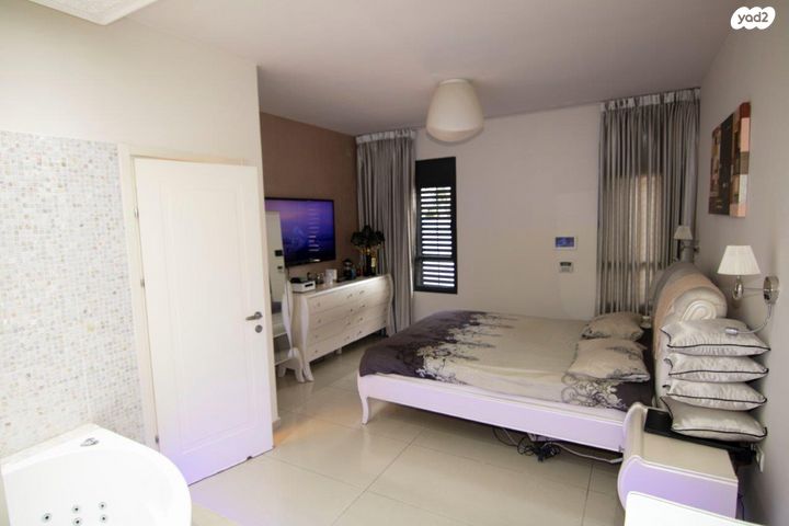 בית פרטי/ קוטג', בבה אידלסון, בנות חיל, ראשון לציון