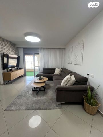 דירה, משה קהירי, רמות הרכס, באר שבע