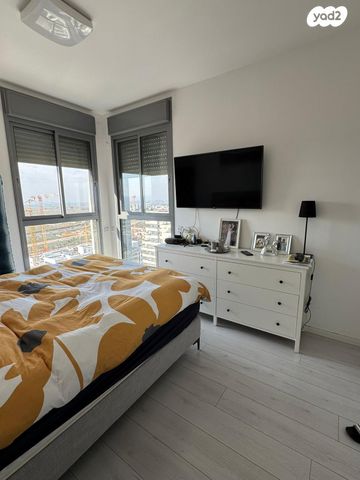 שייקה אופיר 